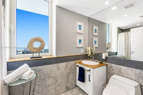 Condo in Miami Beach, Florida, 2 bedrooms № 2029455 - photo 11