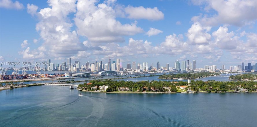 Condo in Miami Beach, Florida, 2 bedrooms № 2029455