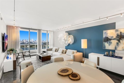 Condo in Miami Beach, Florida, 2 bedrooms № 2029455 - photo 4