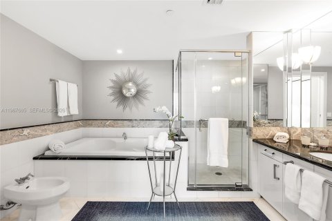 Condo in Miami Beach, Florida, 2 bedrooms № 2029455 - photo 9