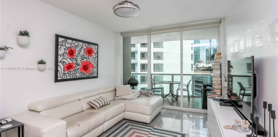 Condominio en Miami, Florida, 1 dormitorio № 1878622
