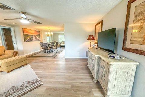 House in Englewood, Florida 2 bedrooms, 120.22 sq.m. № 1906083 - photo 15