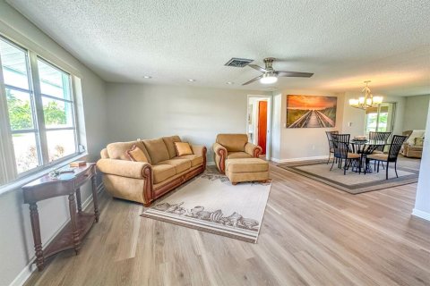 House in Englewood, Florida 2 bedrooms, 120.22 sq.m. № 1906083 - photo 18