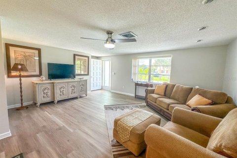 House in Englewood, Florida 2 bedrooms, 120.22 sq.m. № 1906083 - photo 21
