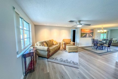 House in Englewood, Florida 2 bedrooms, 120.22 sq.m. № 1906083 - photo 13