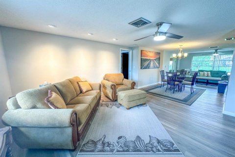 House in Englewood, Florida 2 bedrooms, 120.22 sq.m. № 1906083 - photo 14