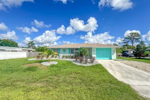 House in Englewood, Florida 2 bedrooms, 120.22 sq.m. № 1906083 - photo 1