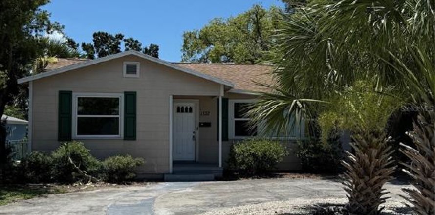 House in Saint Petersburg, Florida 3 bedrooms, 141.03 sq.m. № 1792808