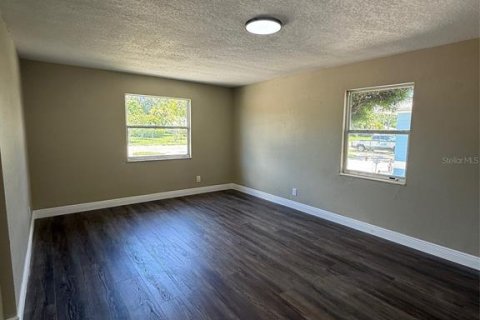 House in Saint Petersburg, Florida 3 bedrooms, 141.03 sq.m. № 1792808 - photo 4