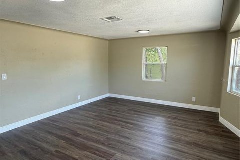 House in Saint Petersburg, Florida 3 bedrooms, 141.03 sq.m. № 1792808 - photo 2