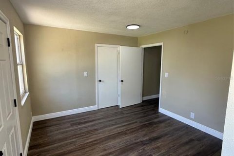 House in Saint Petersburg, Florida 3 bedrooms, 141.03 sq.m. № 1792808 - photo 13