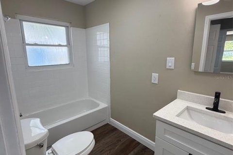 House in Saint Petersburg, Florida 3 bedrooms, 141.03 sq.m. № 1792808 - photo 7