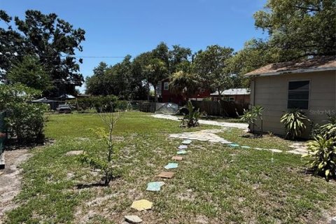 House in Saint Petersburg, Florida 3 bedrooms, 141.03 sq.m. № 1792808 - photo 16