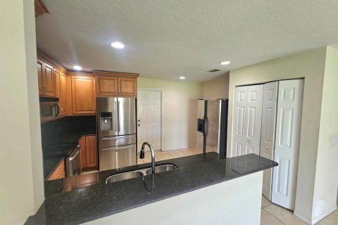Casa en venta en Port St. Lucie, Florida, 4 dormitorios, 180.04 m2 № 2382069 - foto 7
