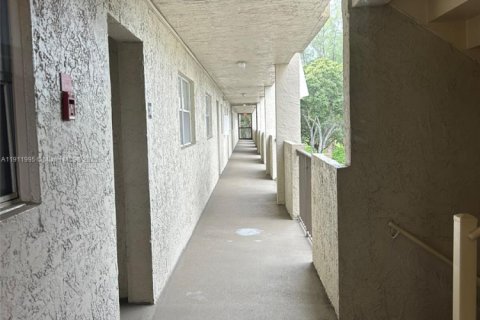 Copropriété à vendre à Lauderhill, Floride: 2 chambres, 101.45 m2 № 1969063 - photo 4