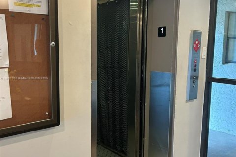 Copropriété à vendre à Lauderhill, Floride: 2 chambres, 101.45 m2 № 1969063 - photo 2