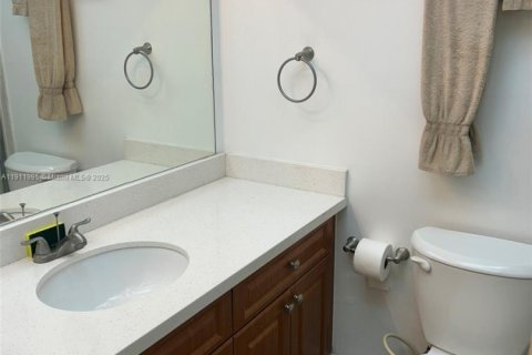Copropriété à vendre à Lauderhill, Floride: 2 chambres, 101.45 m2 № 1969063 - photo 12