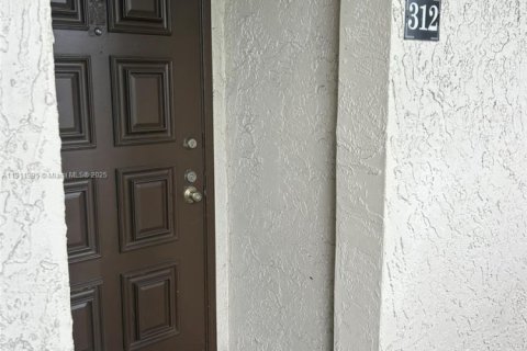 Copropriété à vendre à Lauderhill, Floride: 2 chambres, 101.45 m2 № 1969063 - photo 5