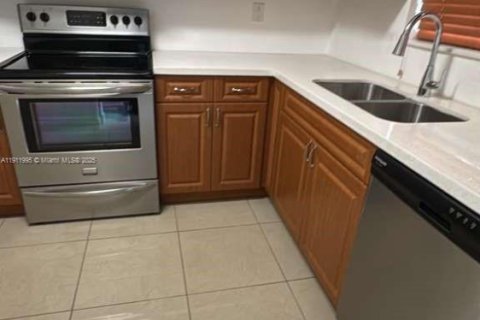 Copropriété à vendre à Lauderhill, Floride: 2 chambres, 101.45 m2 № 1969063 - photo 7