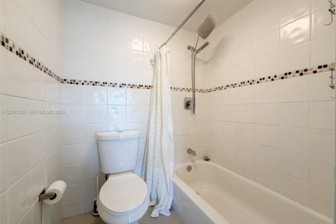 Copropriété à louer à Bay Harbor Islands, Floride: 1 chambre, 104.52 m2 № 2377102 - photo 24