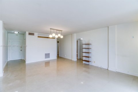 Copropriété à louer à Bay Harbor Islands, Floride: 1 chambre, 104.52 m2 № 2377102 - photo 7
