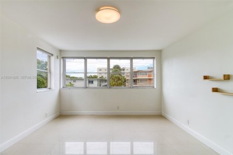 Copropriété à louer à Bay Harbor Islands, Floride: 1 chambre, 104.52 m2 № 2377102 - photo 16