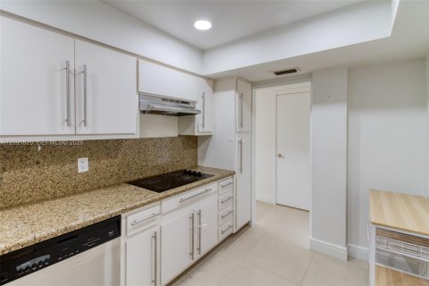 Copropriété à louer à Bay Harbor Islands, Floride: 1 chambre, 104.52 m2 № 2377102 - photo 12