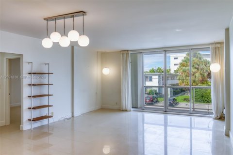 Copropriété à louer à Bay Harbor Islands, Floride: 1 chambre, 104.52 m2 № 2377102 - photo 4