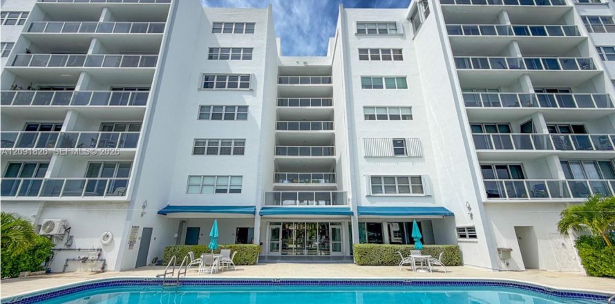 Condo à Bay Harbor Islands, Floride, 1 chambre № 2377102