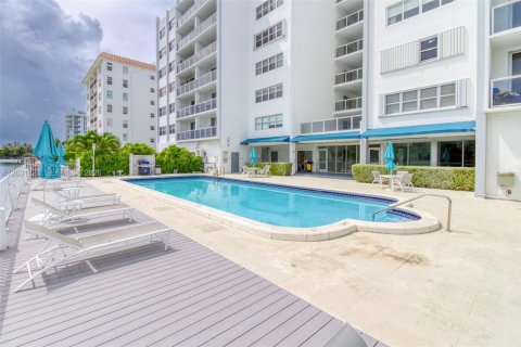 Copropriété à louer à Bay Harbor Islands, Floride: 1 chambre, 104.52 m2 № 2377102 - photo 28
