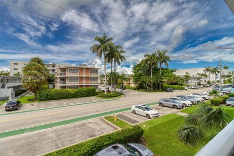 Copropriété à louer à Bay Harbor Islands, Floride: 1 chambre, 104.52 m2 № 2377102 - photo 26