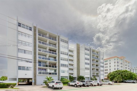 Copropriété à louer à Bay Harbor Islands, Floride: 1 chambre, 104.52 m2 № 2377102 - photo 29