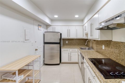 Copropriété à louer à Bay Harbor Islands, Floride: 1 chambre, 104.52 m2 № 2377102 - photo 10