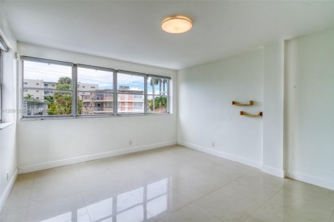 Copropriété à louer à Bay Harbor Islands, Floride: 1 chambre, 104.52 m2 № 2377102 - photo 17