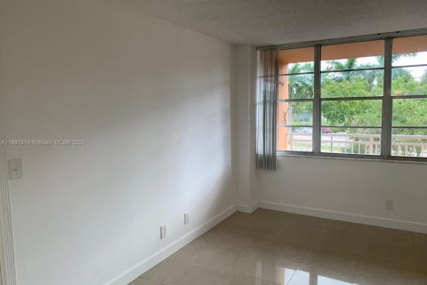 Снять в аренду кондоминиум в Норт-Майами-Бич, Флорида 1 спальня, 73.39м2, № 1977633 - фото 6