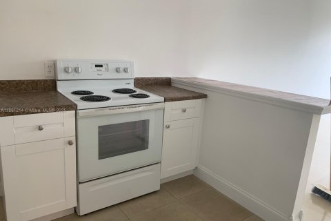 Снять в аренду кондоминиум в Норт-Майами-Бич, Флорида 1 спальня, 73.39м2, № 1977633 - фото 2