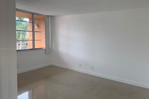 Снять в аренду кондоминиум в Норт-Майами-Бич, Флорида 1 спальня, 73.39м2, № 1977633 - фото 5