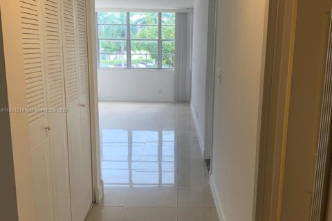 Снять в аренду кондоминиум в Норт-Майами-Бич, Флорида 1 спальня, 73.39м2, № 1977633 - фото 7