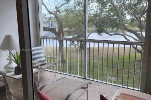 Condo in Pompano Beach, Florida, 1 bedroom  № 2040121 - photo 6