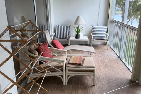 Condo in Pompano Beach, Florida, 1 bedroom  № 2040121