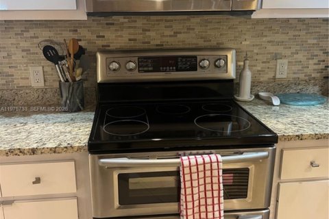 Condo in Pompano Beach, Florida, 1 bedroom  № 2040121 - photo 21