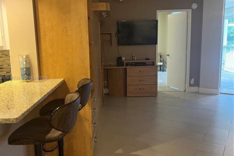 Condo in Pompano Beach, Florida, 1 bedroom  № 2040121 - photo 22