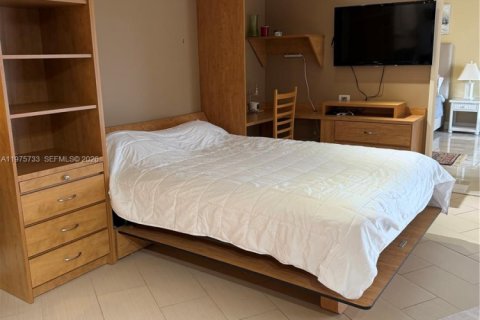 Condo in Pompano Beach, Florida, 1 bedroom  № 2040121 - photo 11