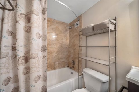 Copropriété à vendre à Sunny Isles Beach, Floride: 33.44 m2 № 1981695 - photo 17