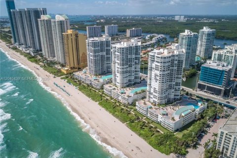 Copropriété à louer à Sunny Isles Beach, Floride: 4 chambres, 418.06 m2 № 2241823 - photo 2