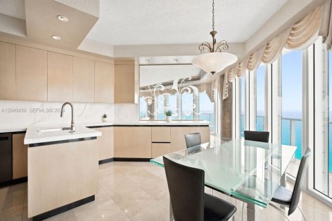 Copropriété à louer à Sunny Isles Beach, Floride: 4 chambres, 418.06 m2 № 2241823 - photo 7