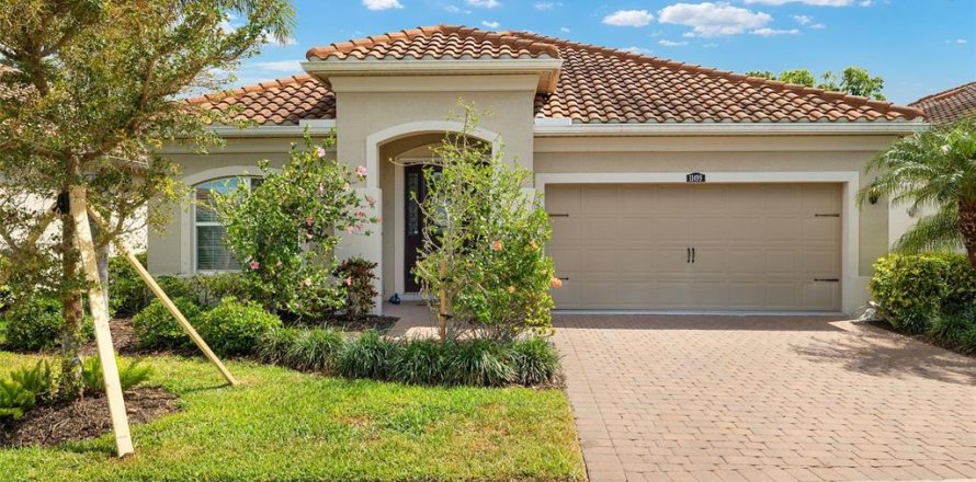 House in Venice, Florida 3 bedrooms, 220.46 sq.m. № 1637975
