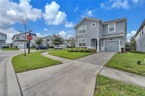 House in Davenport, Florida 6 bedrooms, 305.74 sq.m. № 2100787 - photo 3