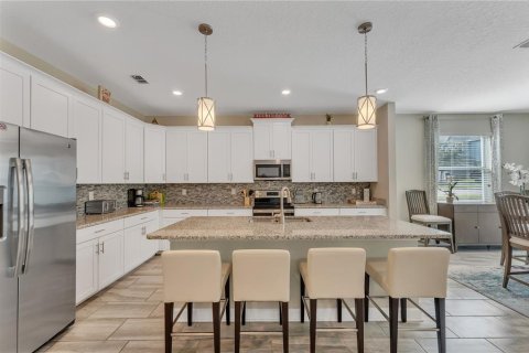 House in Davenport, Florida 6 bedrooms, 305.74 sq.m. № 2100787 - photo 11