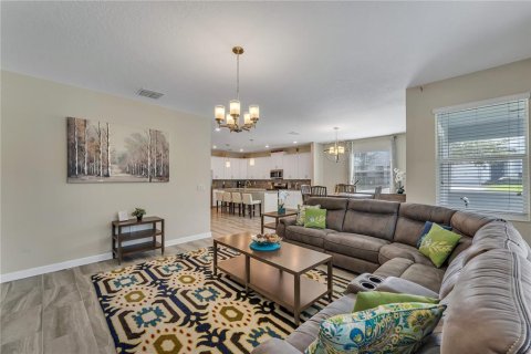 House in Davenport, Florida 6 bedrooms, 305.74 sq.m. № 2100787 - photo 15